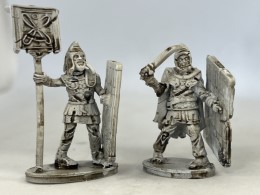 DTT26 PERSIAN COMMANDER AND STANDARD BEARER