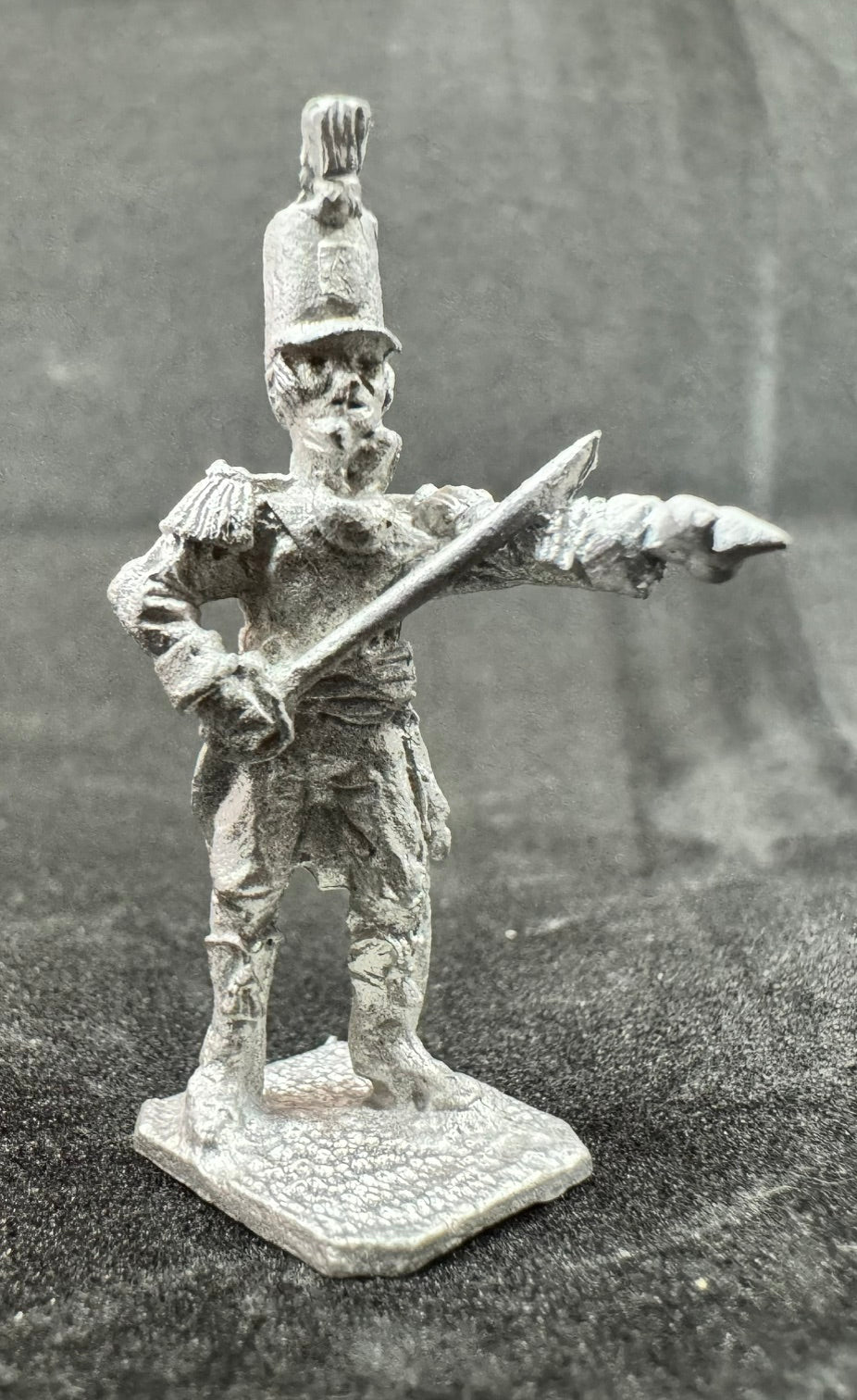BIC-BN035 - Foot Artillery Officer, Belgic shako