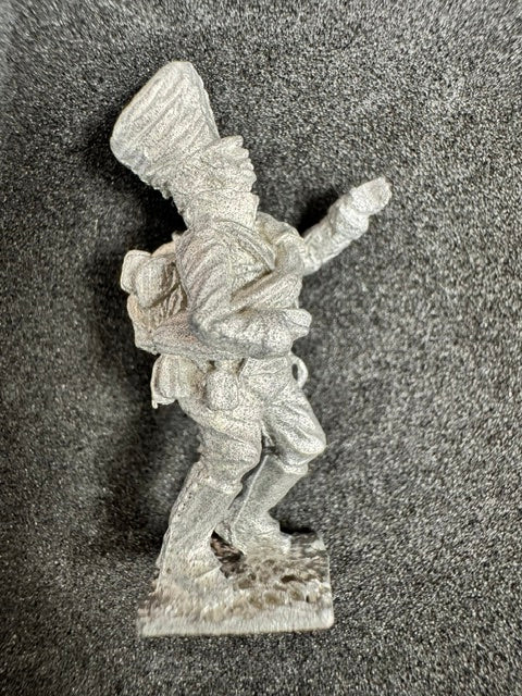 CON-P028 - Reservist covered shako standard bearer