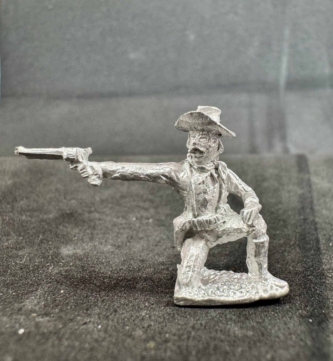 CON-PW003 - Cavalry kneeling with pistol