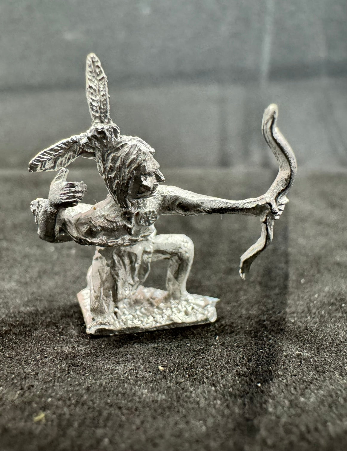 CON-PW008 - Indian kneeling with bow