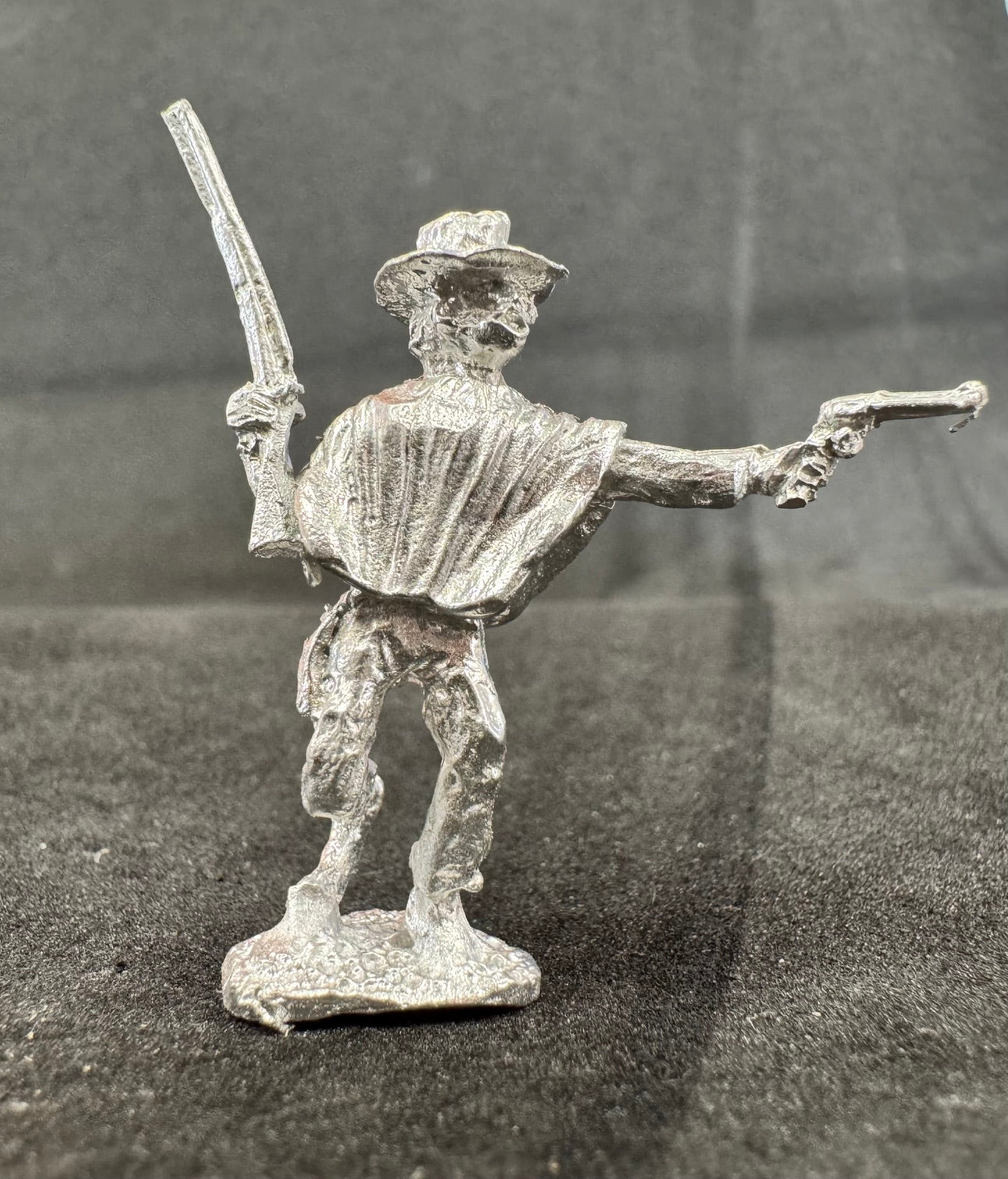 CON-PW015 - Gunfighter in pancho