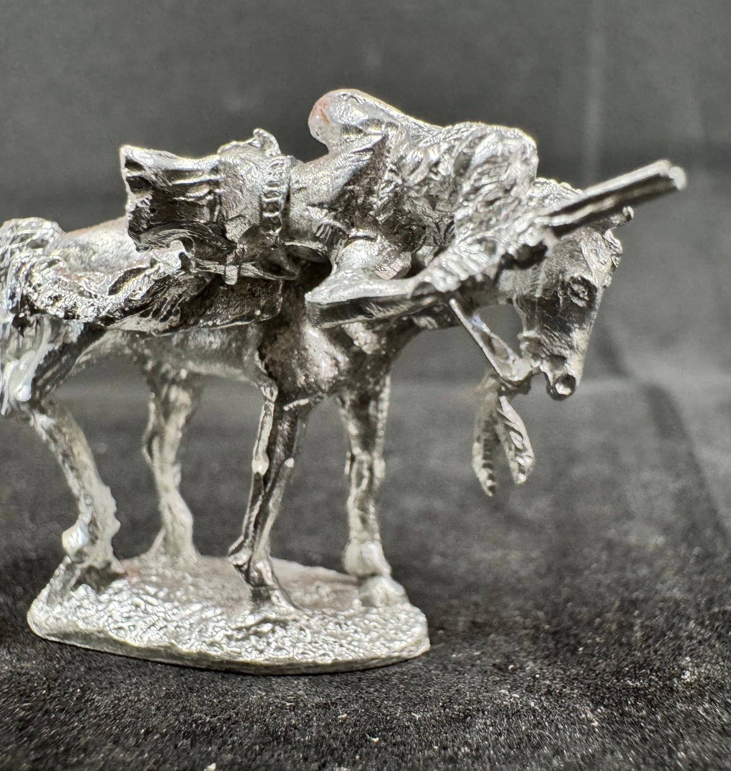 CON-PW011C - Indian firing pistol under horse