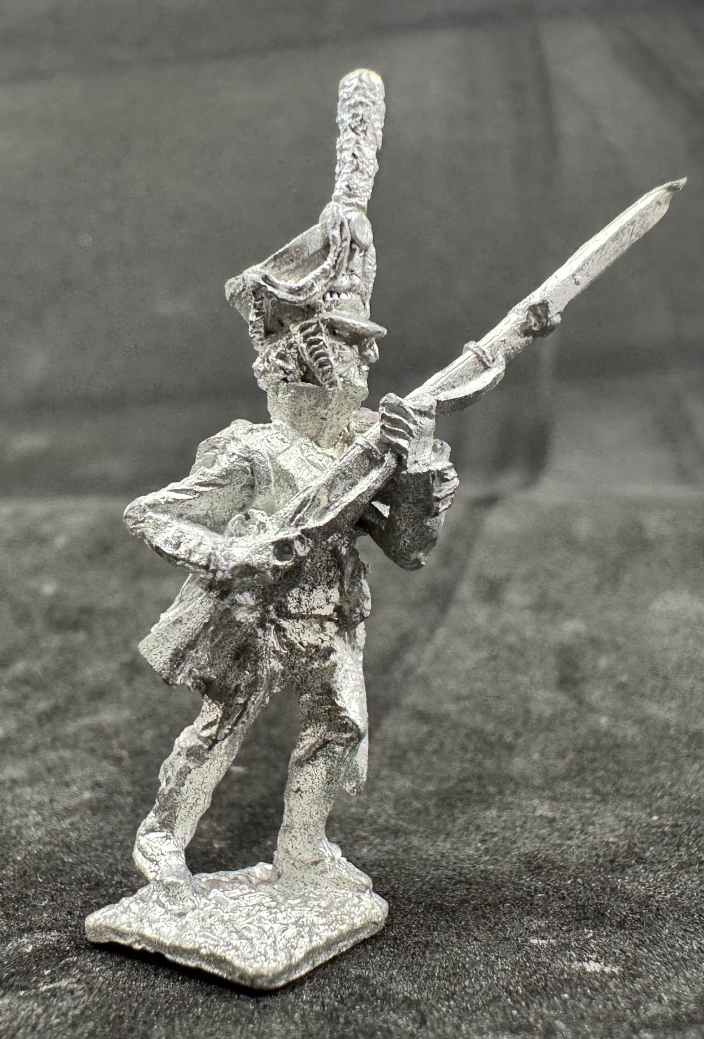 CON-R012 - Guard Grenadier charging