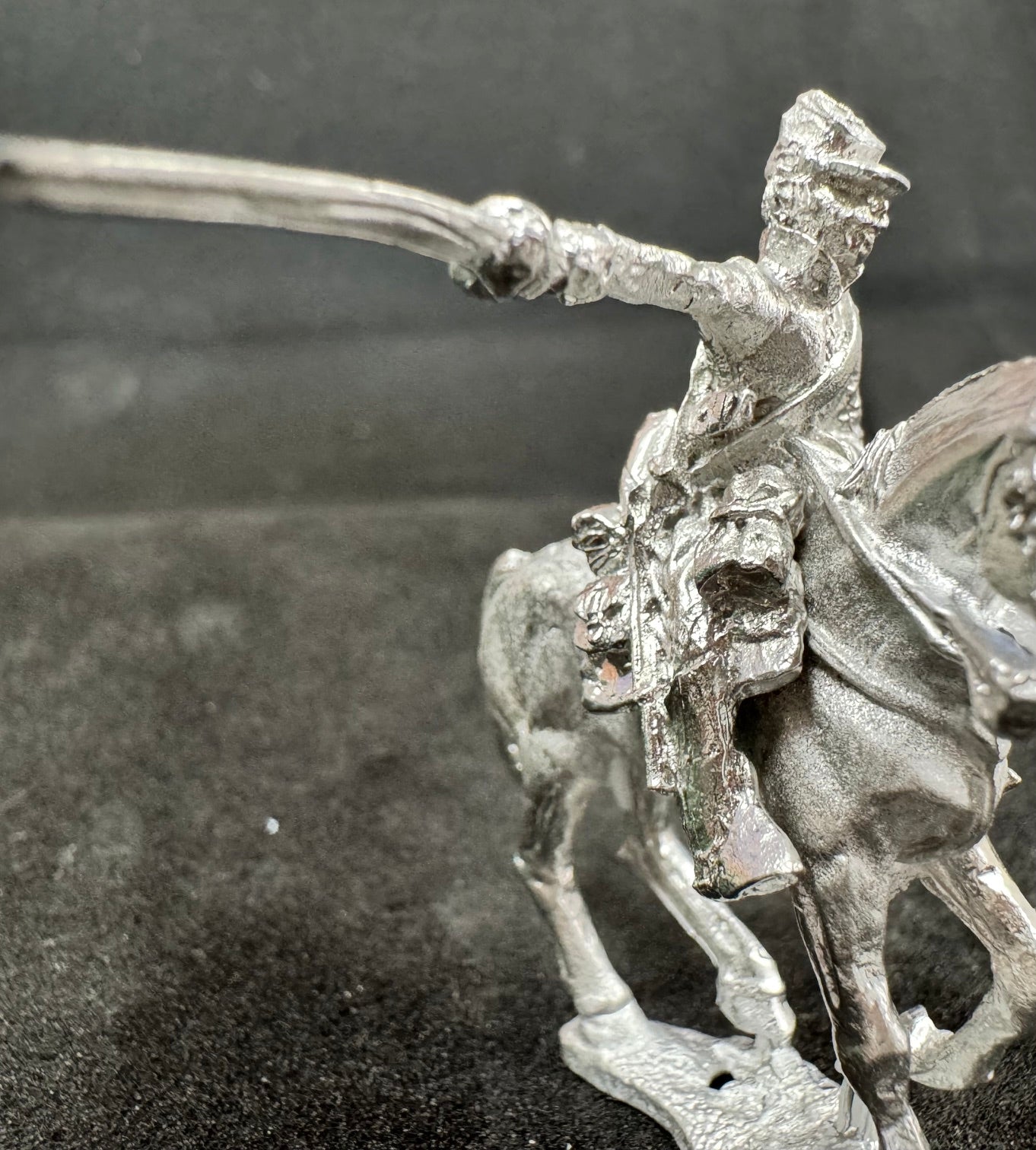 CON-AC007C - Kepi charging with Sword